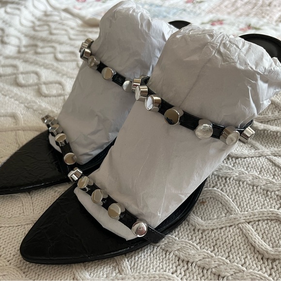 New! Steve Madden Black Heels with Silver Accent Studs Sandals Various Sizes - Picture 12 of 16